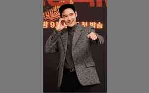 李帝勳憑《模範的士》系列 再奪SBS演技大獎