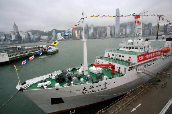 2007年8月10日,中國最先進的深海科考船「大洋一號」停靠在香港海洋碼頭。(Samantha Sin/AFP via Getty Images)