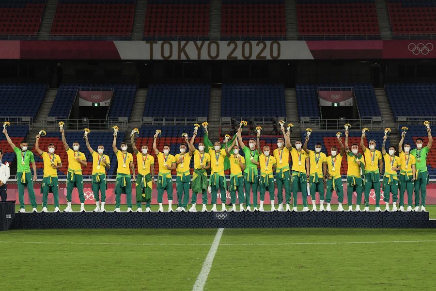 巴西男足球隊奧運領金獎 拒穿中企贊助服