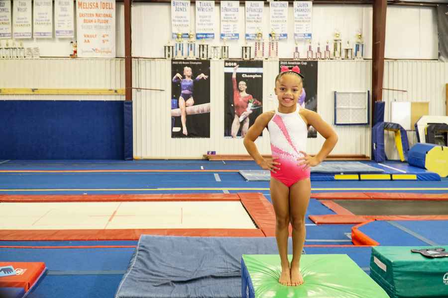 八歲體操女孩勵志影片爆紅   吸引數百萬人觀看