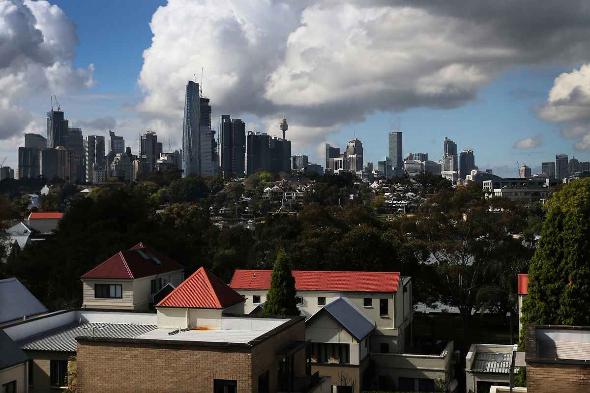 澳洲房地產數據公司CoreLogic的最新數據顯示，在截至2022年11月的一年裏，全澳房屋價值下跌3.2%，其中悉尼跌幅最大。（Lisa Maree Williams/Getty Images）