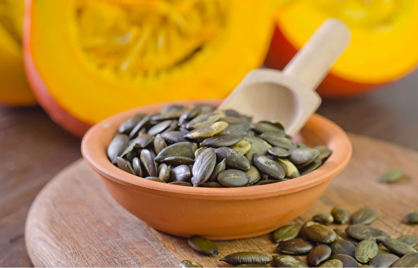 南瓜籽、南瓜富含鎂，對心血管健康有益處。（Shutterstock）