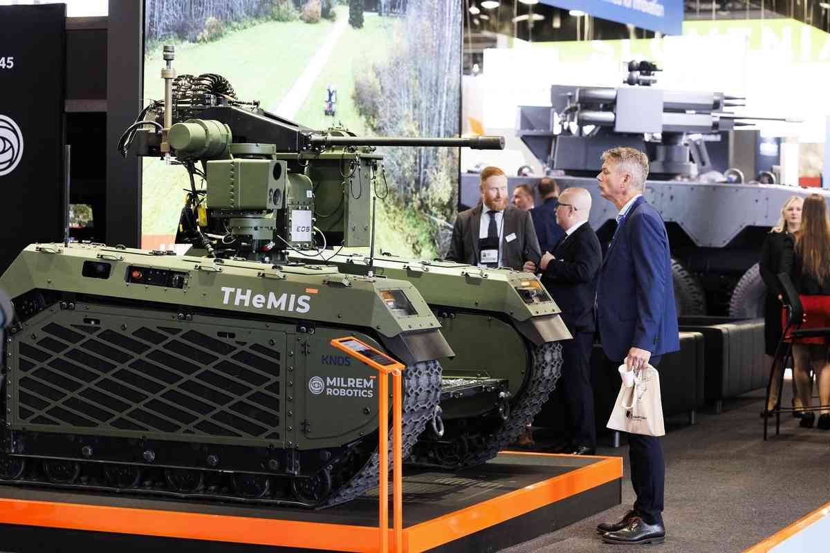 2026年6月15日，2026年歐洲國際防務展（Eurosatory 2026）在法國巴黎北郊的維勒班展覽中心舉行，吸引大批訪客到場參觀。（Nicolas Maeterlinck/BELGA MAG/Belga/AFP via Getty Images）
