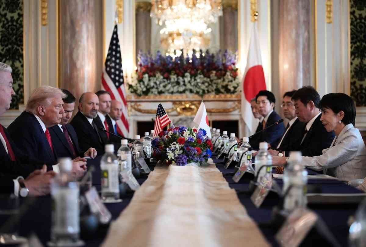 2025年10月28日,美國總統特朗普和日本首相高市早苗在日本東京的赤坂離宮會面。 (Andrew Harnik/Getty Images)