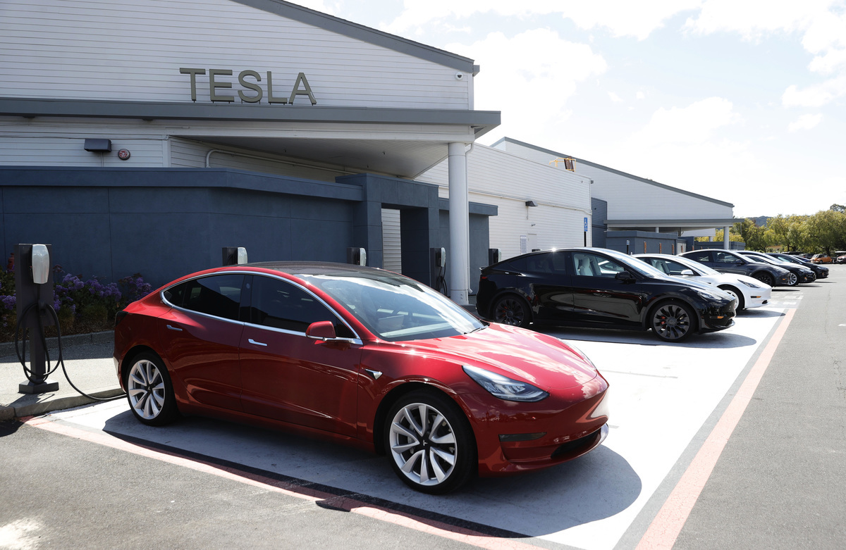 加州的一個Tesla充電站。（Justin Sullivan/Getty Images）