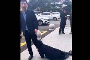 遭國企欠薪18萬 南京女痛哭沒錢開飯