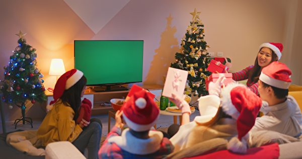 設計一個眾樂樂的遊戲，在歡樂氣氛中將禮物送出去，今年的收禮場景會令大家很難忘。（Shutterstock）