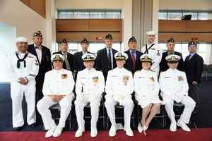 三名華裔海軍在美國服役逾二十年 百人見證退伍典禮