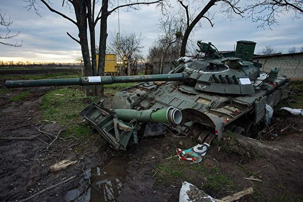 2022年4月19日，烏克蘭軍方宣稱在伊祖姆地區擊退了俄軍進攻，擊毀了俄軍坦克。（烏克蘭國防部）