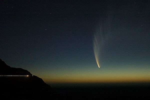 1664年冬天，一顆彗星拖著長長的尾巴，從倫敦上空划過，占星家認為這是「惡魔要降臨人間的預兆」，戰爭、饑荒或者瘟疫可能會降臨。示意圖。(Photo by RODGER BOSCH / AFP PHOTO)