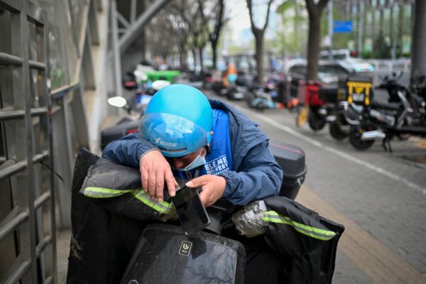 演員于清斌回應送外賣一事：行業寒冬沒有戲拍