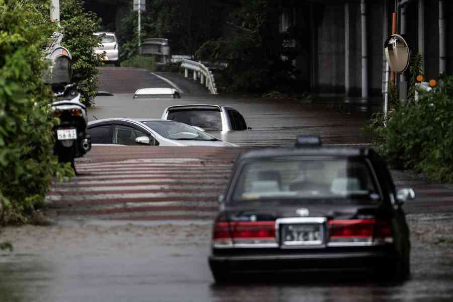 日本千葉暴雨成災 死亡升至8人 近2萬戶停電