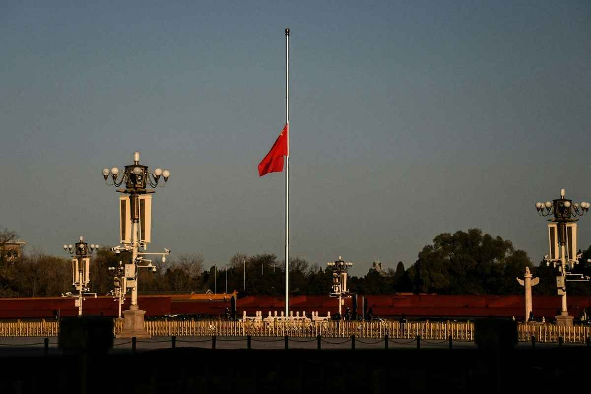 2022年12月1日，江澤民死訊公布的第二天，北京天安門廣場一角。（Noel Celis/AFP via Getty Images）