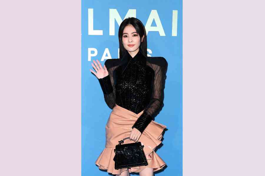 白鹿離開機場一路遭尾隨 下車對峙畫面曝光