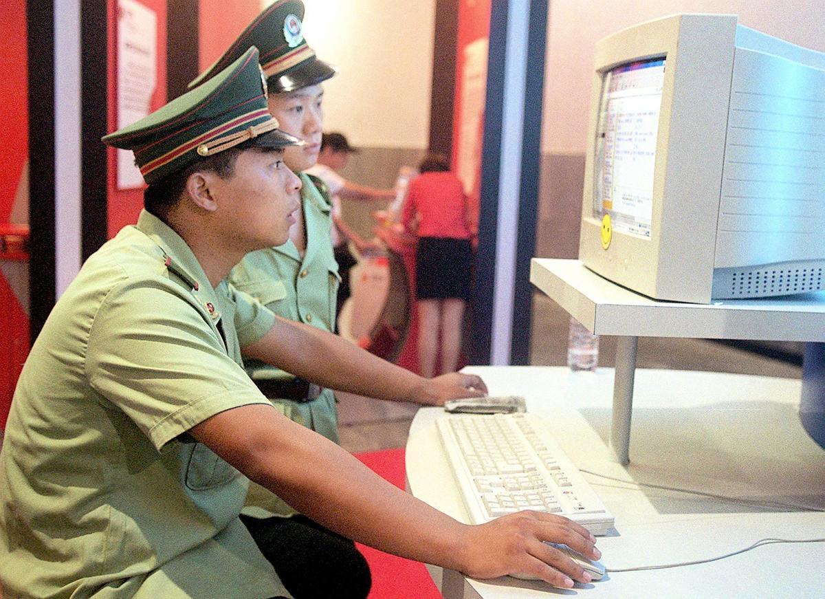 中共網信辦讓民眾互相舉報反黨言論。圖為示意圖。（GOH CHAI HIN/AFP/Getty Images）