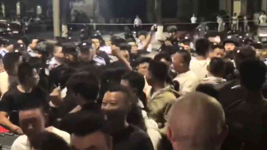 重慶青年遭漁政追趕溺亡 民眾遊行遭鎮壓