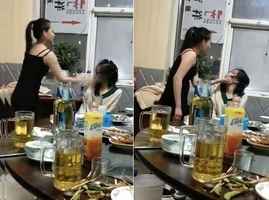 【現場影片】恃強凌弱 河北女用鞋底抽打女孩