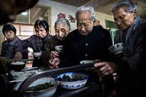 中共黑幕：挪400億養老金發工資及還債
