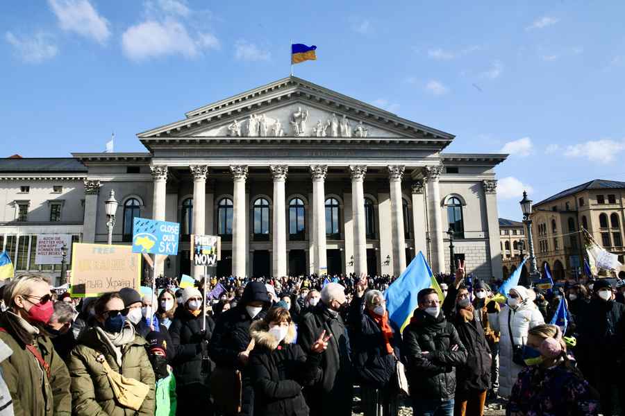 4.5萬人慕尼黑聲援烏克蘭 州長市長到場