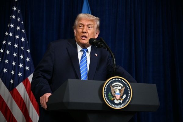 特朗普警告伊朗 若殺害和平抗議者美國將干預