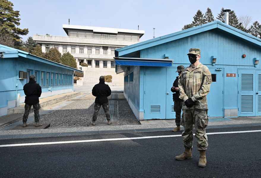 北韓士兵板門店攜槍站崗 聯合國駐軍也恢復武裝