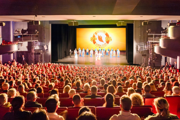 神韻德國不來梅首場爆滿 精英：人應回歸感恩