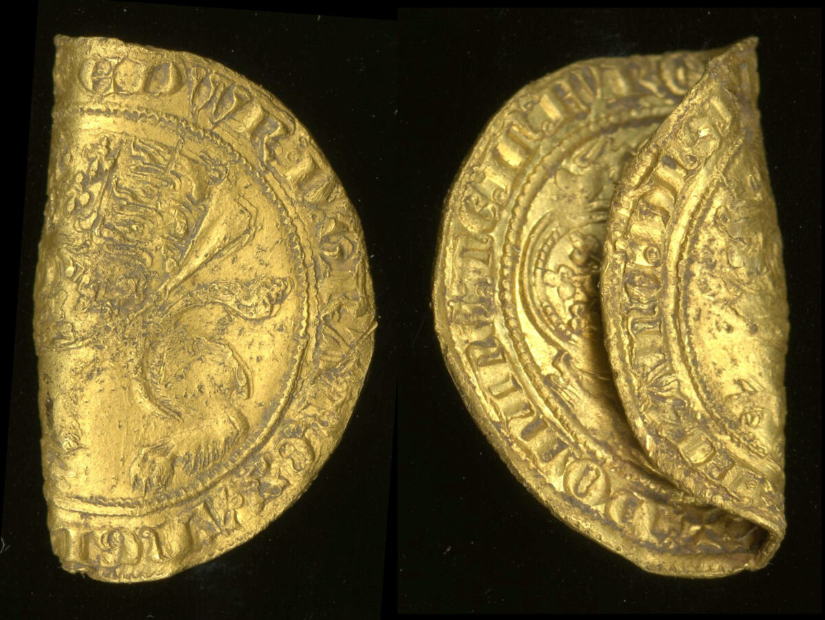 英國的一名金屬探測員在英格蘭東部地區發現了兩枚極其稀有且價值不菲的金幣，包括一枚23克拉的「豹樣」金幣和一枚「貴族」金幣。（大英博物館/CC BY 4.0）