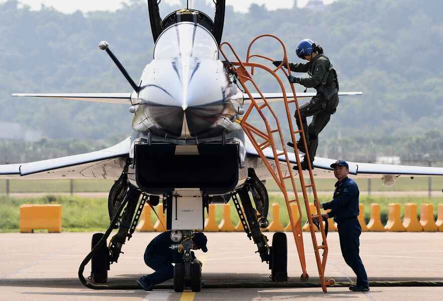 中共炒作南亞戰機事件 專家析其軍備短板