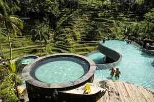 印尼警方:峇里島中國遊客涉虐殺女友後自殺