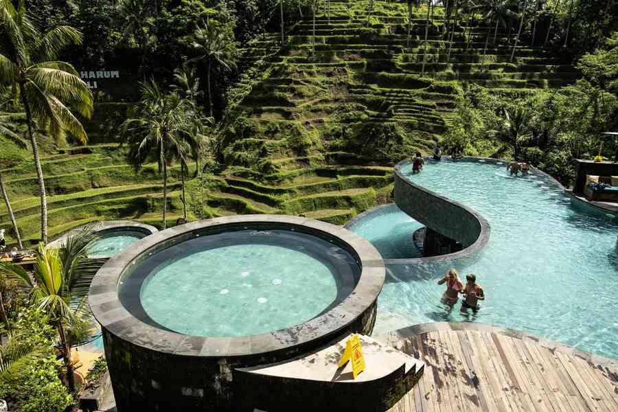 印尼警方：峇里島中國遊客涉虐殺女友後自殺