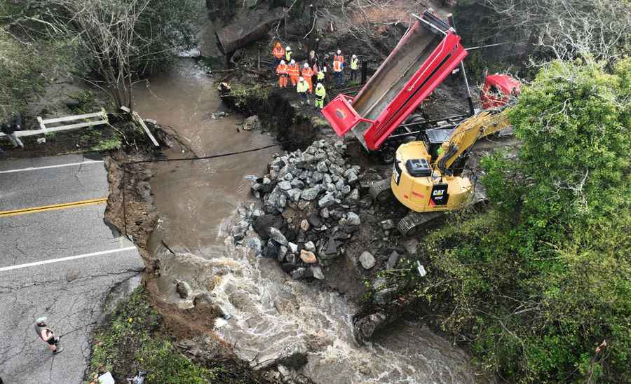 美國加州洪水加劇 兩人遇難近萬人接疏散令