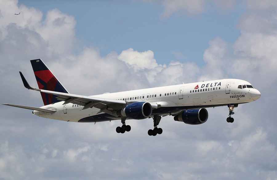 美國Delta一波音757客機起飛前前輪脫落