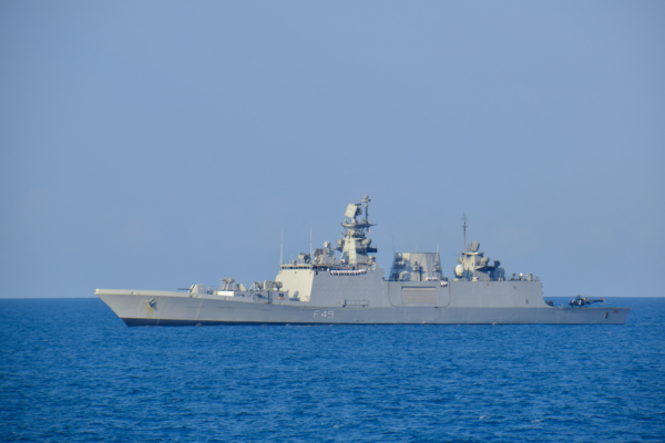 高市任日本首相當日 印度護衛艦訪橫須賀
