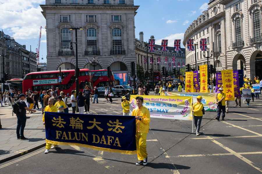 慶世界法輪大法日 英國學員感激師尊救度之恩
