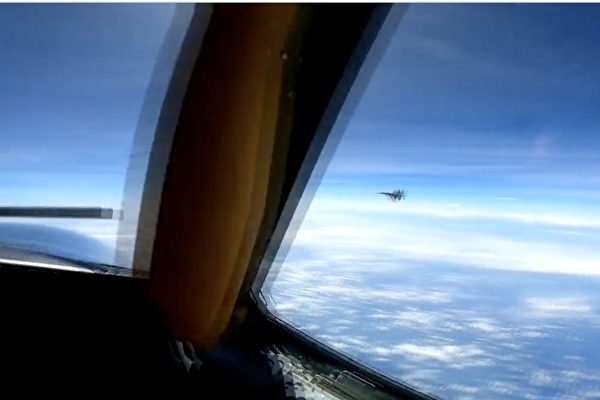 殲-16南海上空攔截美軍機 專家析中共動機