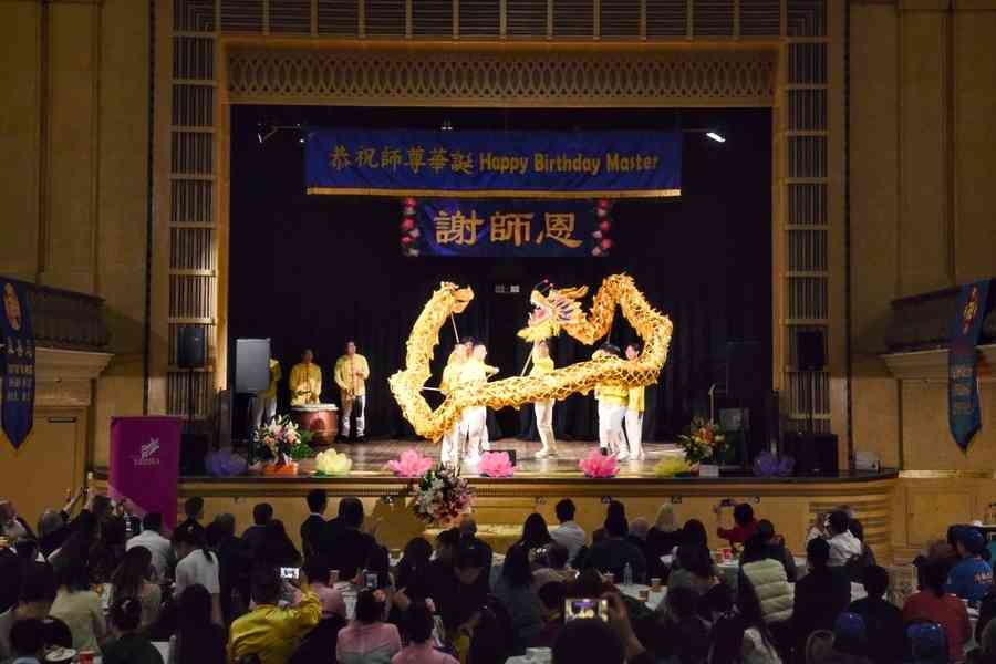 墨爾本法輪功學員恭祝李大師華誕 政要齊賀