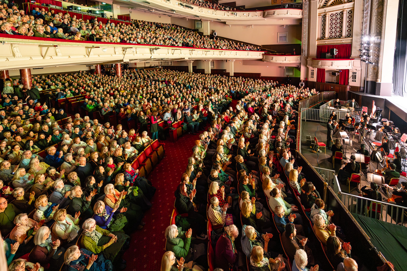「感謝神韻來到蘇格蘭」英國觀眾感悟傳統之美