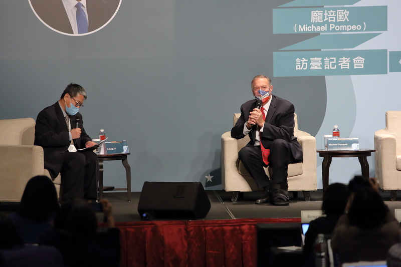 美國前國務卿蓬佩奧（Mike Pompeo）受遠景基金會邀請，2022年3月4日下午於台北君悅酒店舉辦訪台記者會。（林仕傑／大紀元）