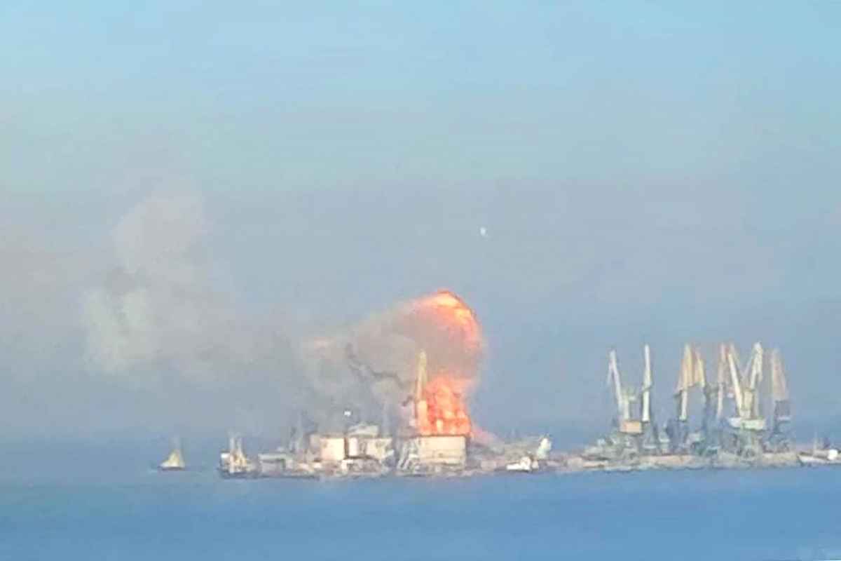 周四（2022年3月24日）烏克蘭武裝部隊說，他們「摧毀了一艘大型登陸艦」，名為「奧爾斯克號」（Orsk）。（Photo by Ukrainian Navy/AFP）