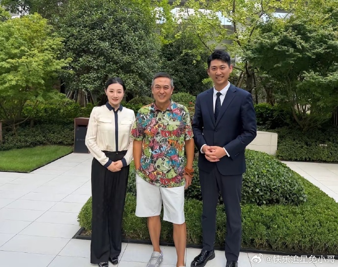 知名演員張嘉益現身成都高端住宅區看房