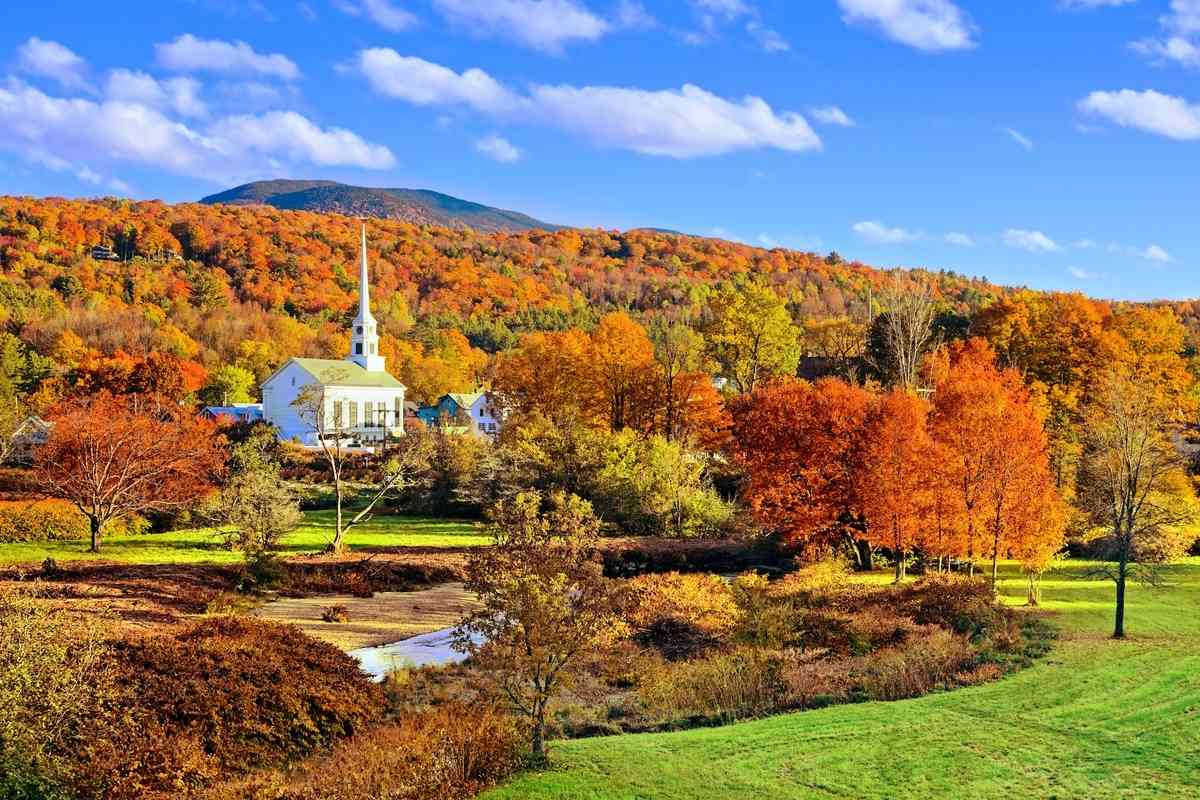佛蒙特州小鎮斯托(Stowe)的鳥瞰圖。(Shutterstock)