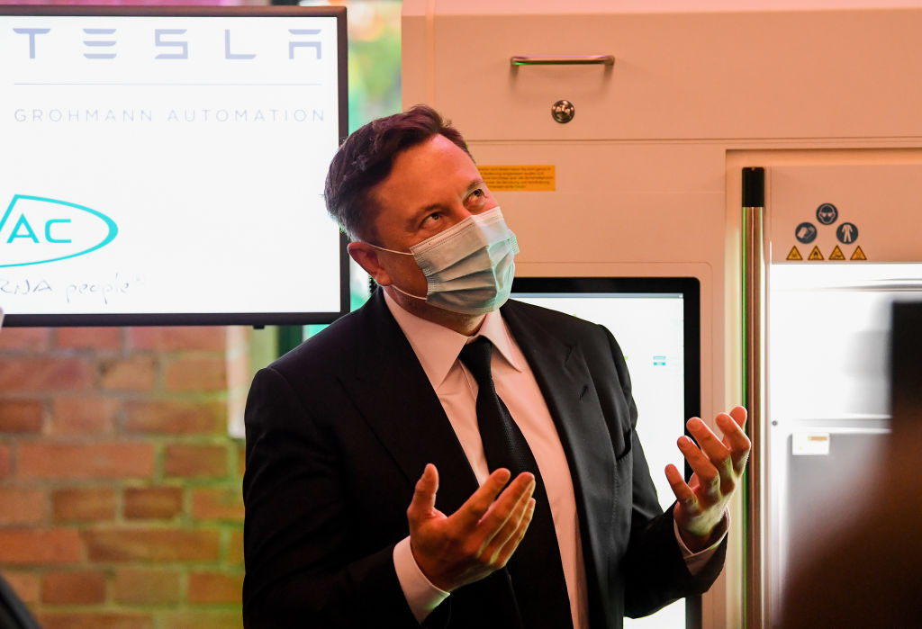 Tesla行政總裁馬斯克接連在推特、微博發文讚中國經濟繁榮，引發海內外網友大吐槽。（Filip Singer-Pool/Getty Images）