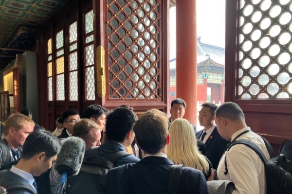 千百度：有感於記者在北京和白宮的體驗反差