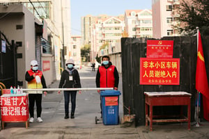中國疫情蔓延20省市 中共清零政策遭質疑