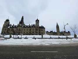 加拿大反強制疫苗政策「自由車隊」和平撤出首都渥太華