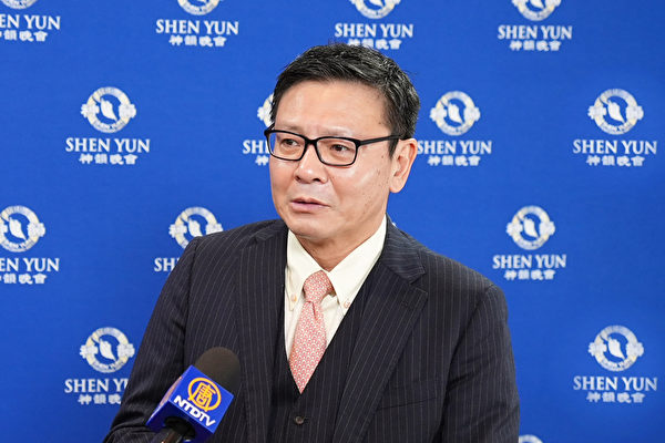2024年2月7日下午,無線通信機器製造及軟件開發公司創辦人、日本知名實業家豬又將哲(Inomata Masanori)觀看了神韻紐約藝術團在札幌市札幌文化藝術劇場hitaru(Sapporo Cultural Arts Theater hitaru)的第三場演出。(盧勇/大紀元)