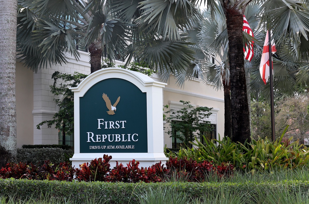 圖為佛羅里達州西棕櫚灘市的一家第一共和銀行分行。（Joe Raedle/Getty Images）