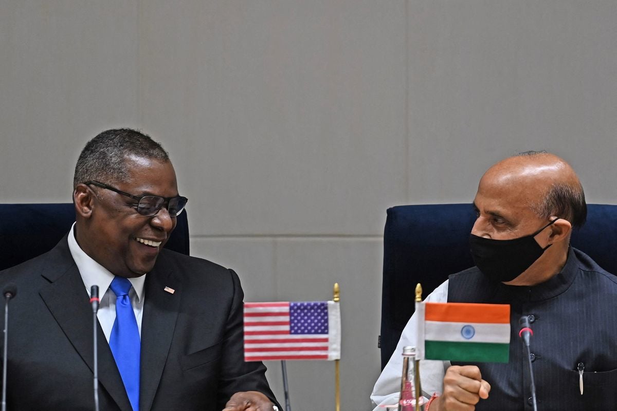 2021年3月20日，美國國防部長奧斯汀（Lloyd Austin，左）與印度國防部長辛格（Rajnath Singh）在新德里舉行的聯合媒體簡報會上。（MONEY SHARMA/AFP via Getty Images）