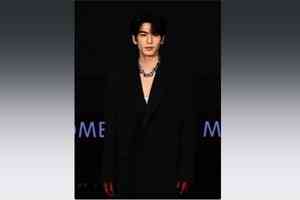 《逐玉》張凌赫高鐵站遭粉圍堵 工作室怒發聲明