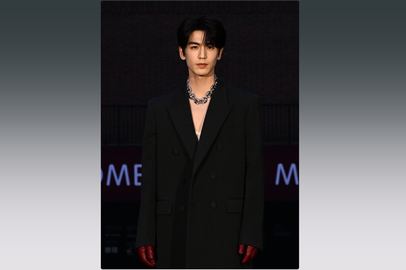 《逐玉》張凌赫高鐵站遭粉圍堵 工作室怒發聲明